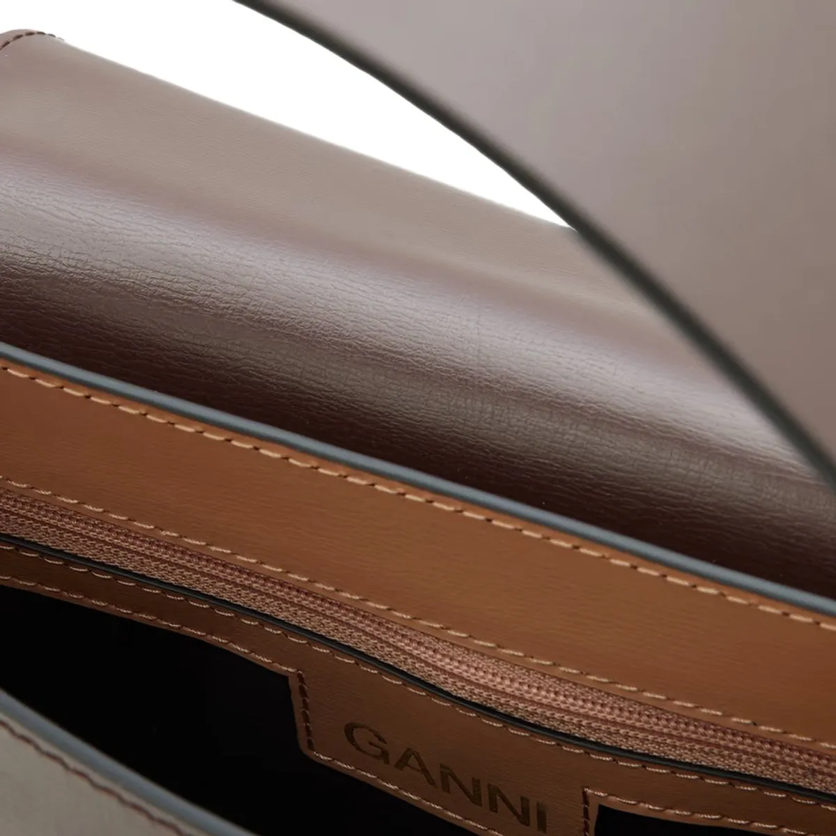 Banner Saddle