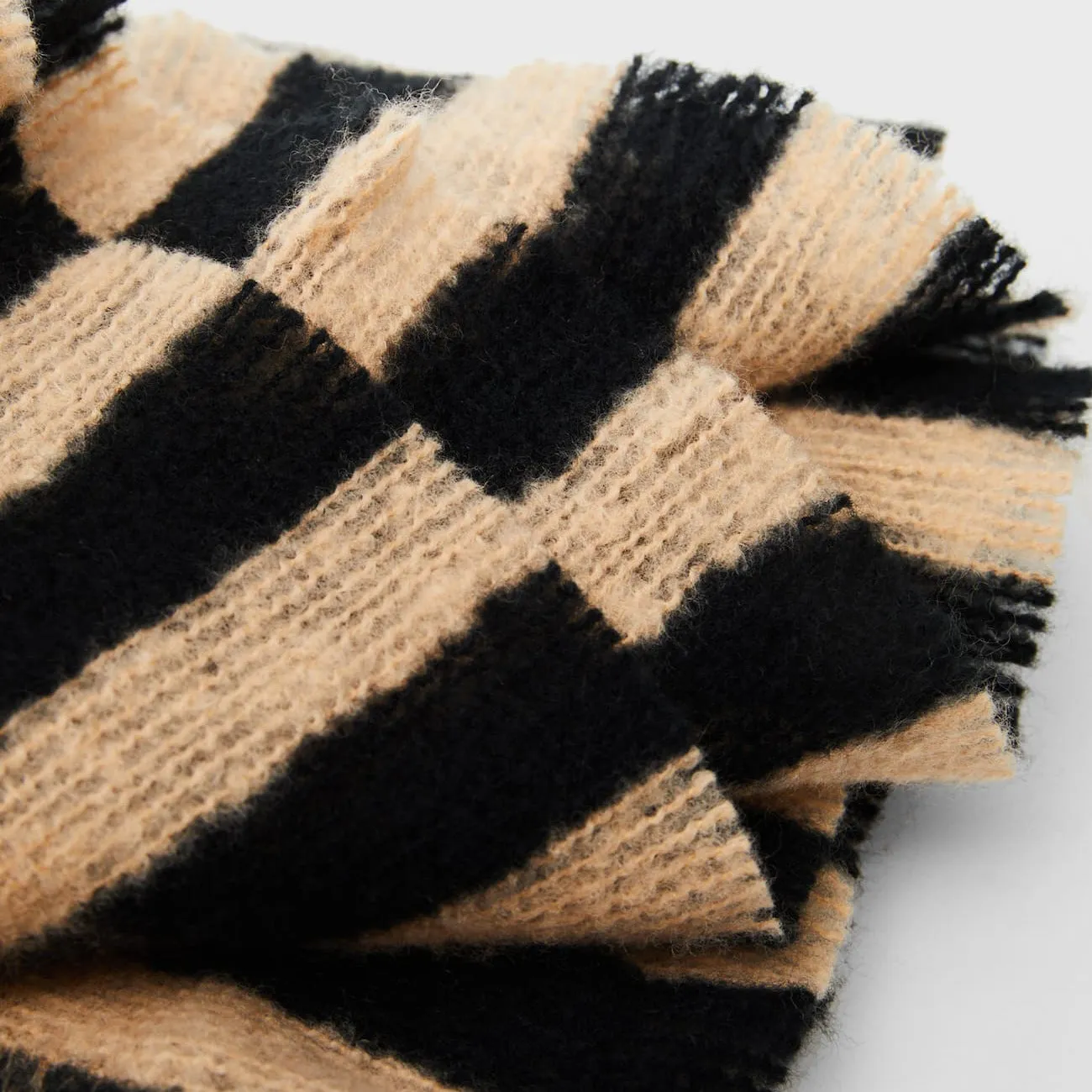 BerriesJam - Stylish Contrast Color Scarf