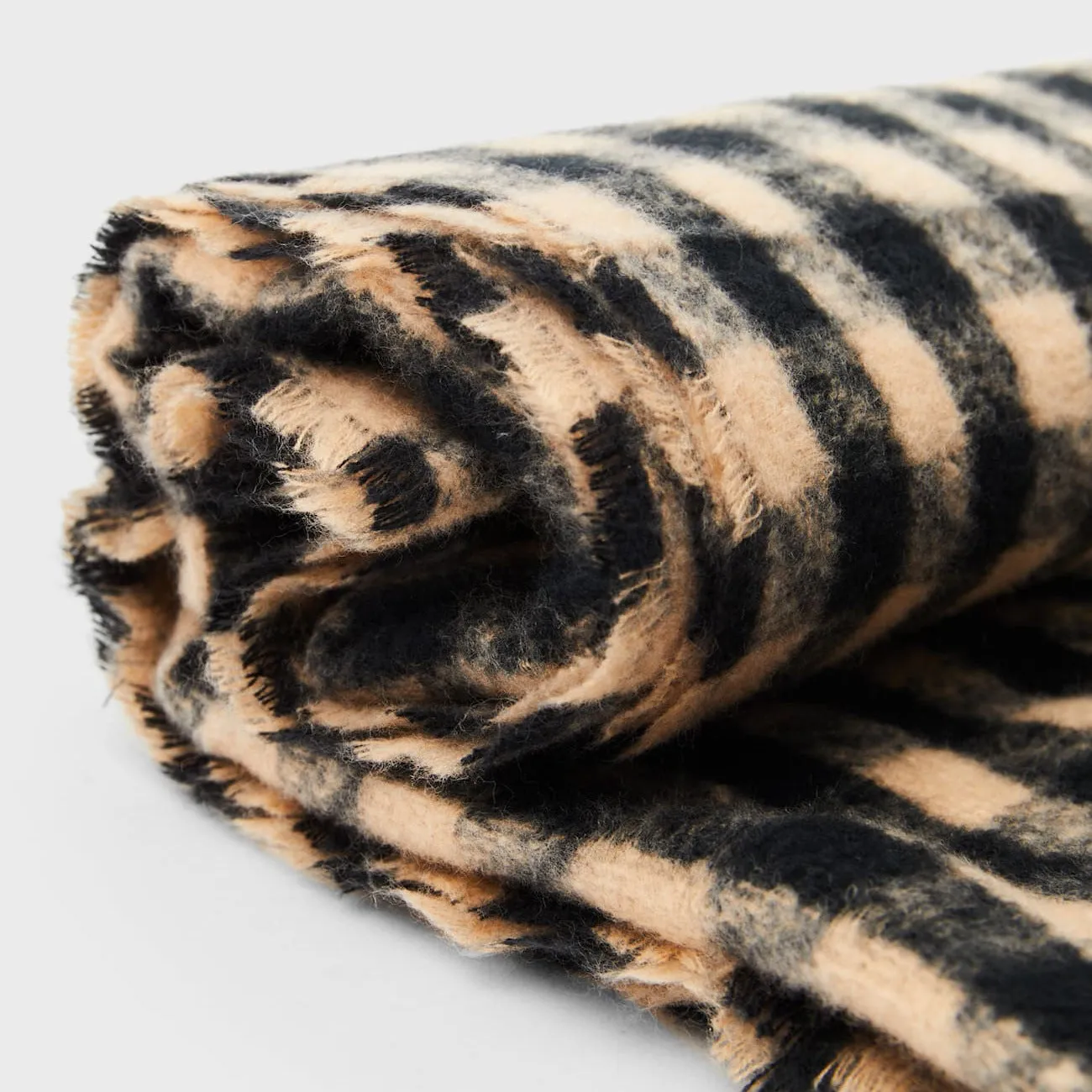 BerriesJam - Stylish Contrast Color Scarf