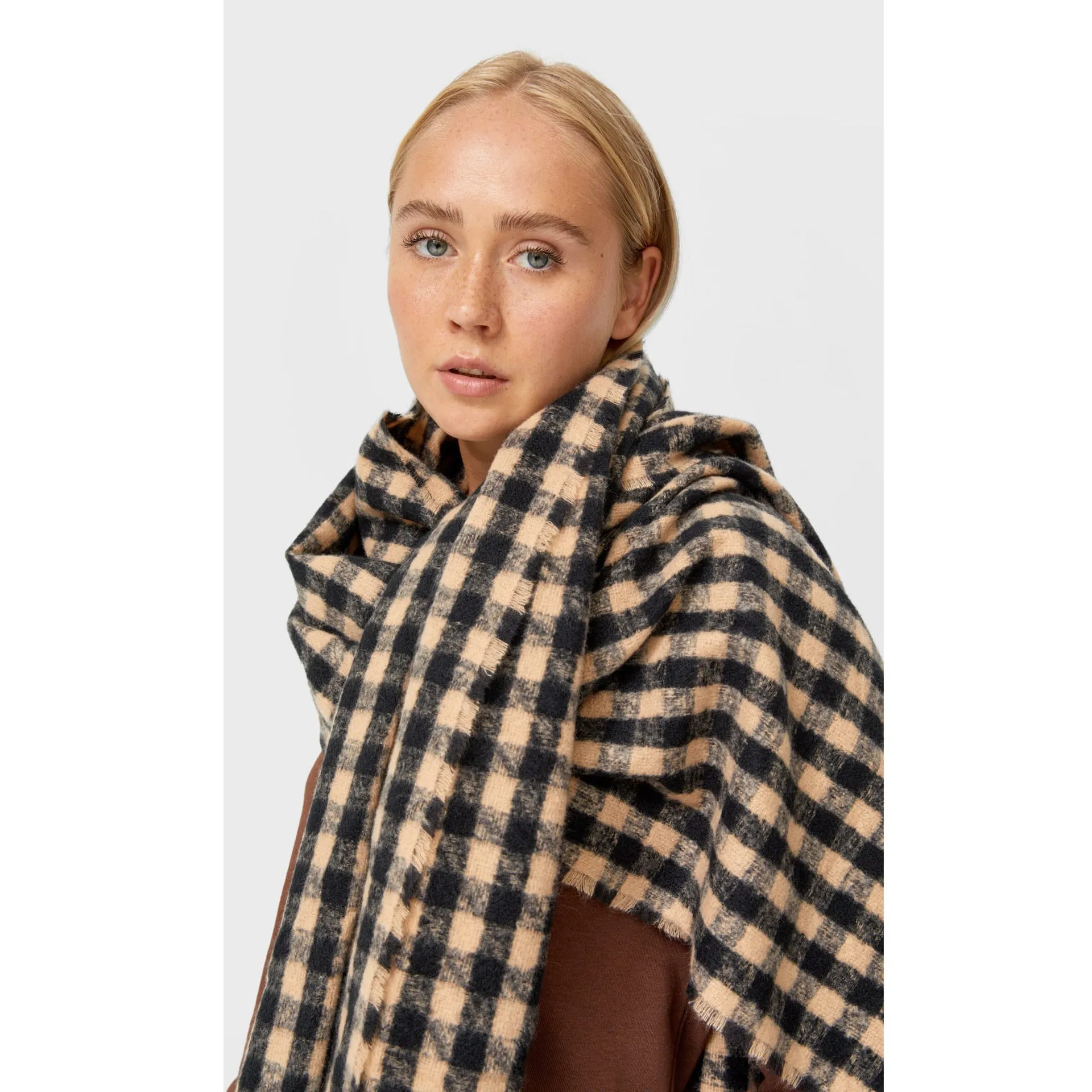 BerriesJam - Stylish Contrast Color Scarf