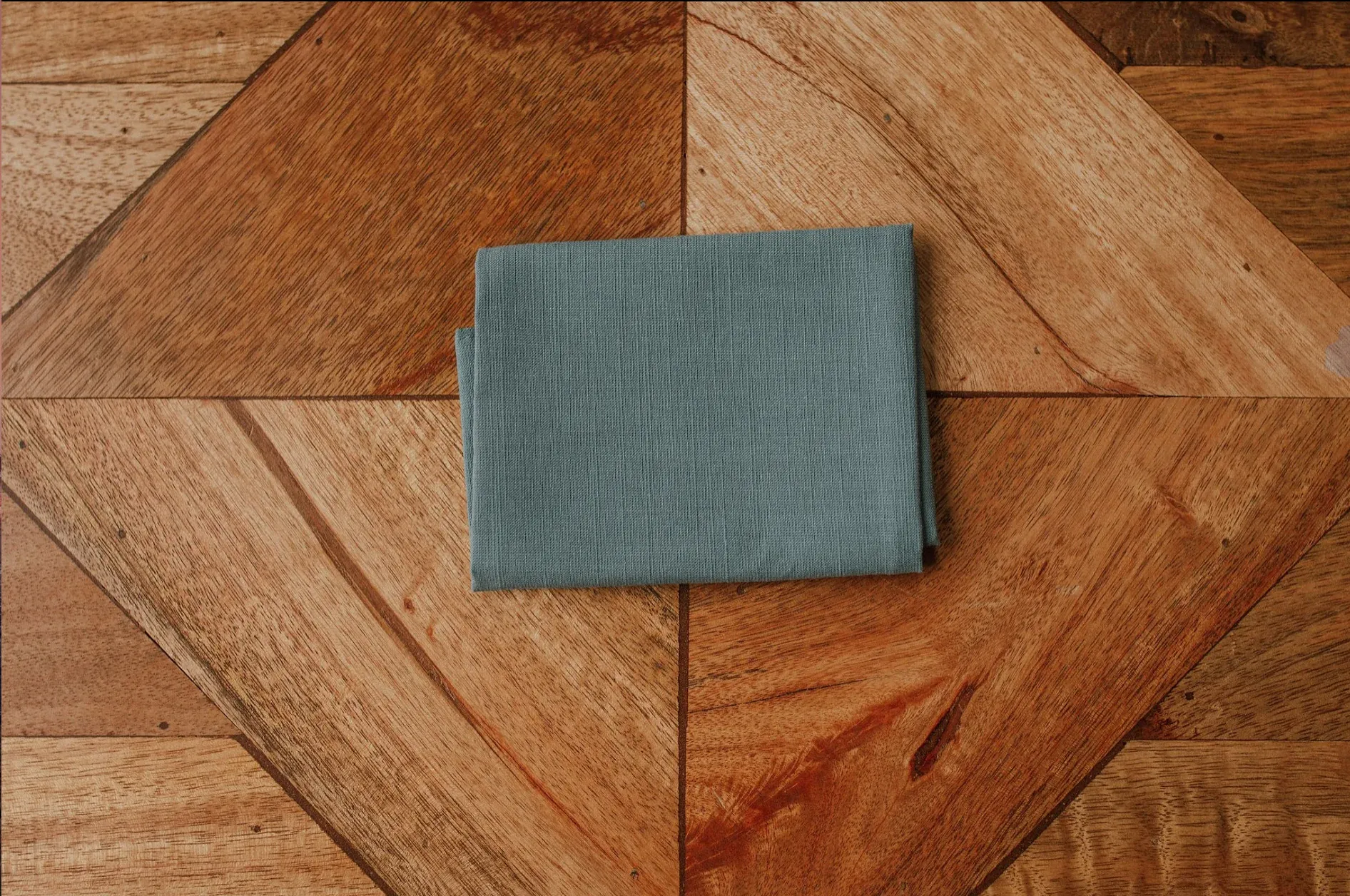 DOUG || POCKET SQUARE