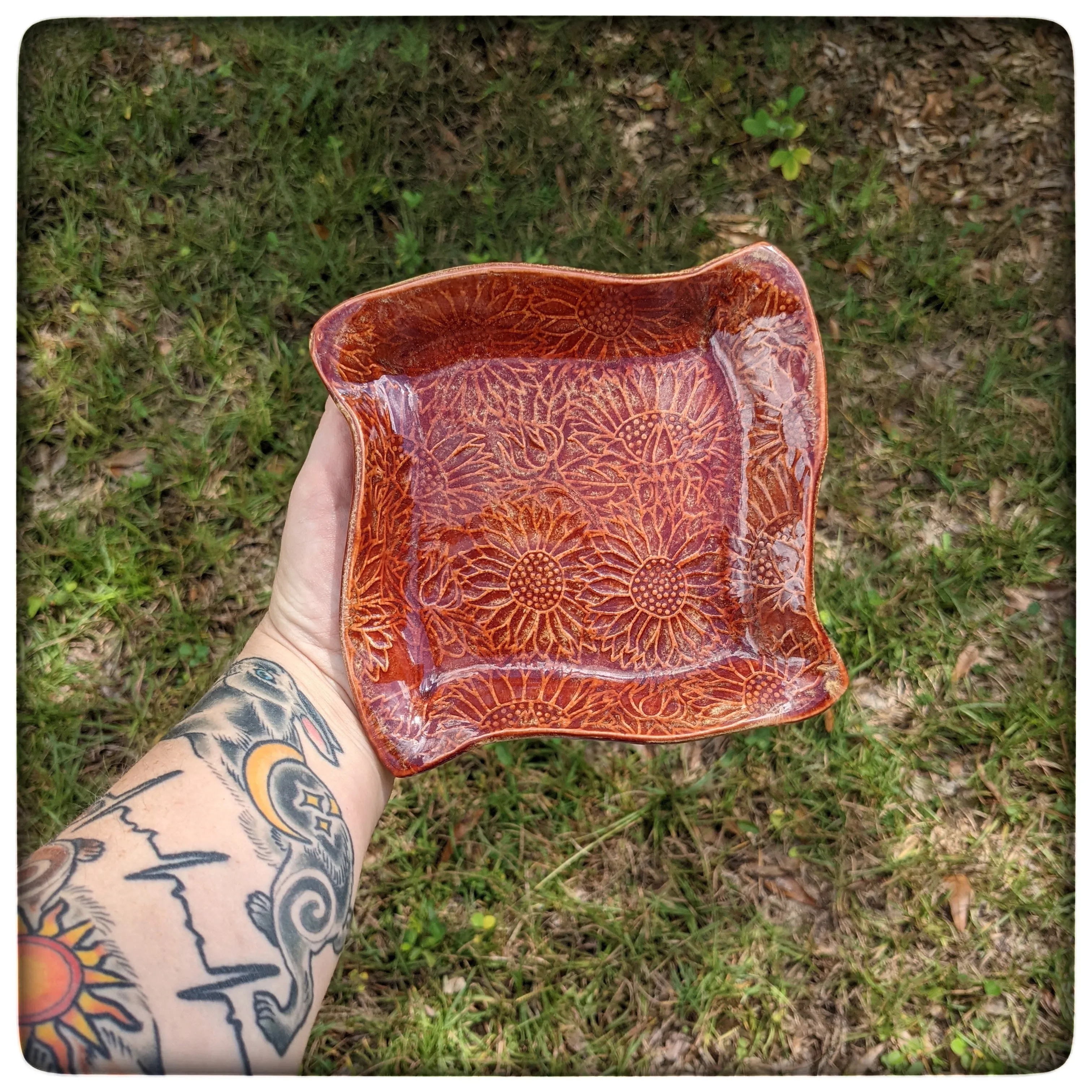 Sunflower swoopy square plate (6 inch)